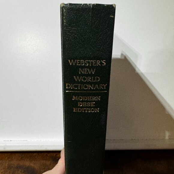 Vintage Webster's New World Dictionary - Modern Desk Edition - Picture 3 of 6